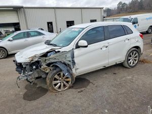 Mitsubishi Outlander ES 2.0L 4 2015