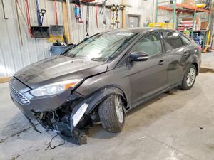 Ford Focus SE 2.0L 4 2015