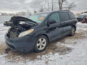 Toyota Sienna LE 3.5L 6 2012