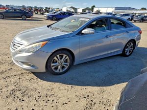 Hyundai Sonata SE 2.4L 4 2013