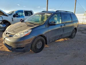 Toyota Sienna CE 3.5L 6 2010