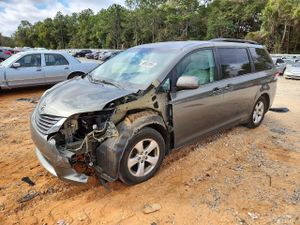 Toyota Sienna LE 3.5L 6 2011