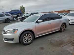 Volkswagen Passat S 2.5L 5 2013