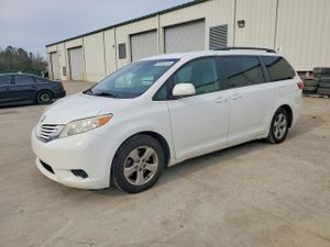 Toyota Sienna LE 3.5L 6 2015