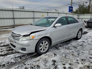Toyota Camry BASE 2.5L 4 2011