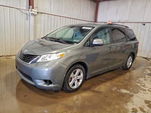Toyota Sienna LE 3.5L 6 2011