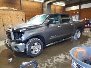Toyota Tundra CREWMAX SR5 5.7L 8 2011