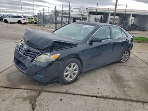 Toyota Camry BASE 2.5L 4 2011