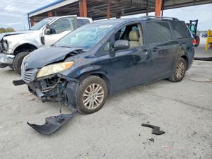 Toyota Sienna XLE 3.5L 6 2011