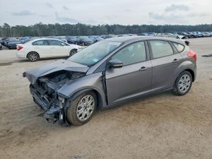 Ford Focus SE 2.0L 4 2012