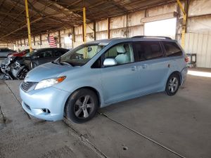 Toyota Sienna LE 3.5L 6 2015