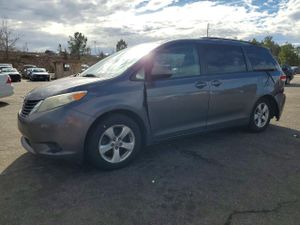 Toyota Sienna LE 3.5L 6 2012