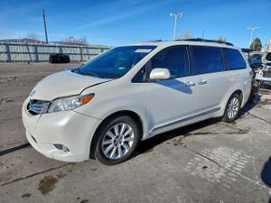 Toyota Sienna XLE 3.5L 6 2012