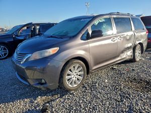 Toyota Sienna XLE 3.5L 6 2013