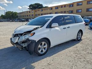 Toyota Sienna 3.5L 6 2013