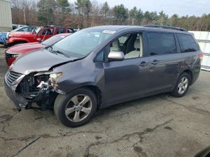 Toyota Sienna LE 3.5L 6 2012