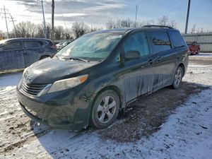 Toyota Sienna LE 3.5L 6 2011