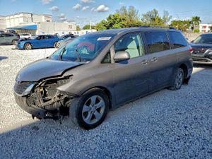Toyota Sienna LE 3.5L 6 2011