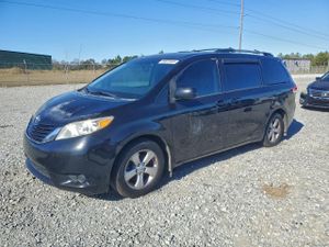 Toyota Sienna LE 3.5L 6 2014
