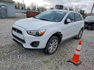 Mitsubishi Outlander ES 2.0L 4 2014
