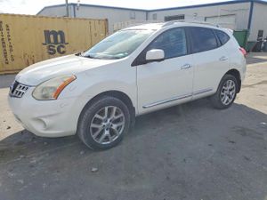 Nissan Rogue S 2.5L 4 2013