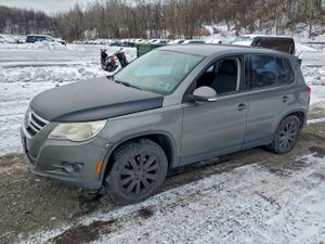 Volkswagen Tiguan SE 2.0L 4 2010