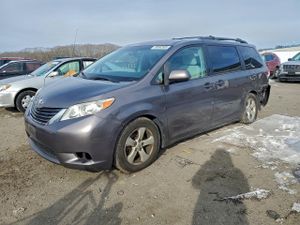 Toyota Sienna LE 3.5L 6 2014