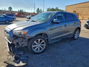 Mitsubishi Outlander ES 2.0L 4 2015