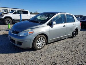 Nissan Versa S 1.8L 4 2010