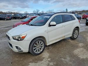 Mitsubishi Outlander SE 2.0L 4 2011