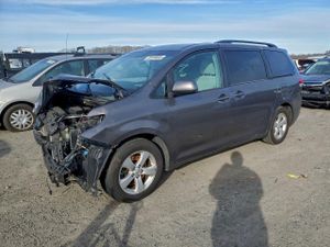 Toyota Sienna LE 3.5L 6 2011