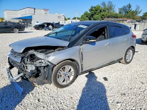 Ford Focus SE 2.0L 4 2013
