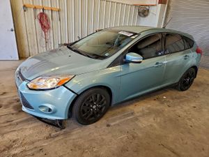 Ford Focus SE 2.0L 4 2012
