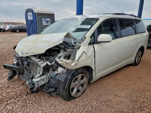 Toyota Sienna LE 3.5L 6 2014