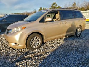 Toyota Sienna XLE 3.5L 6 2014