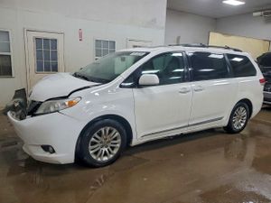 Toyota Sienna XLE 3.5L 6 2011