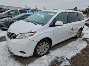 Toyota Sienna LE 3.5L 6 2014