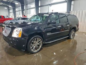GMC Yukon DENALI 6.2L 8 2013