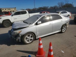 Toyota Corolla BASE 1.8L 4 2013