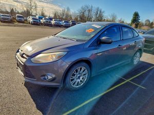 Ford Focus SE 2.0L 4 2012