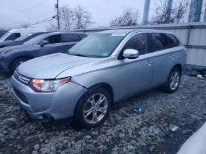 Mitsubishi Outlander SE 2.4L 4 2014