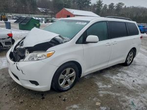 Toyota Sienna LE 3.5L 6 2013