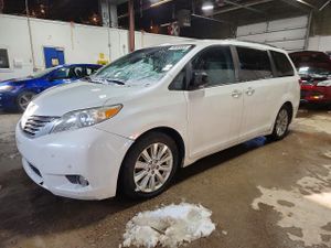 Toyota Sienna XLE 3.5L 6 2012