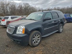 GMC Yukon DENALI 6.2L 8 2013