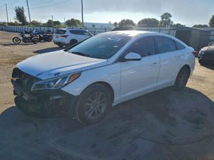 Hyundai Sonata SE 2.4L 4 2015