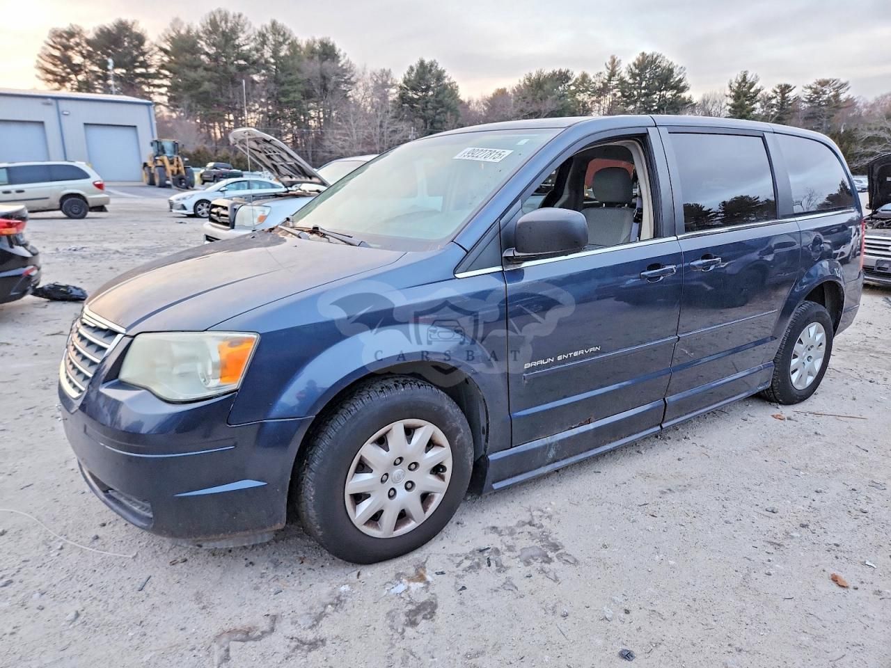 Chrysler Town & Country LX 3.3L 6 2009
