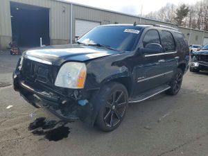 GMC Yukon DENALI 6.2L 8 2011