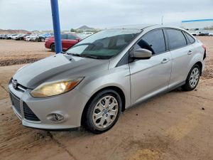 Ford Focus SE 2.0L 4 2012