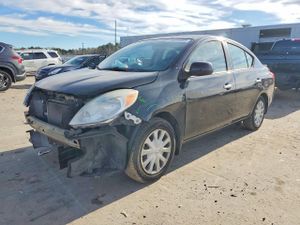 Nissan Versa S 1.6L 4 2013