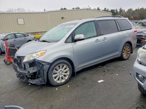 Toyota Sienna XLE 3.5L 6 2013